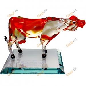 Корова стеклянная на подставке